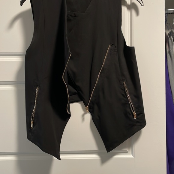 Vest - Picture 6 of 6